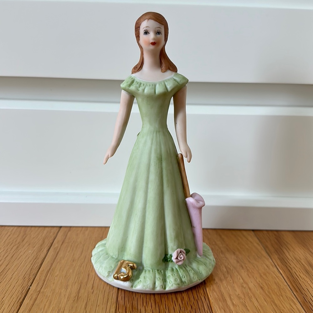 Enesco Growing Up Birthday Girls: Brunette Age 15